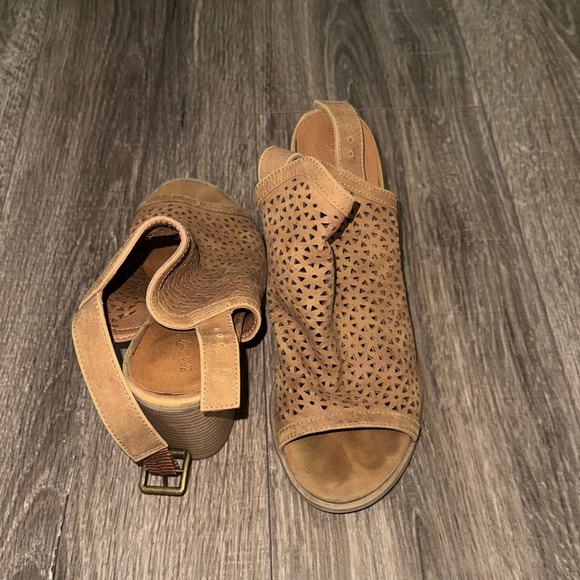 Universal Thread Brown Perforated Heeled Sandals - Picture 2 of 4